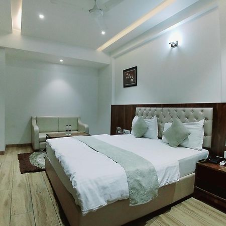 Hotel Sai Pratik, Newly Built Up, Complimentary Shuttle To The Temple Ширді Екстер'єр фото