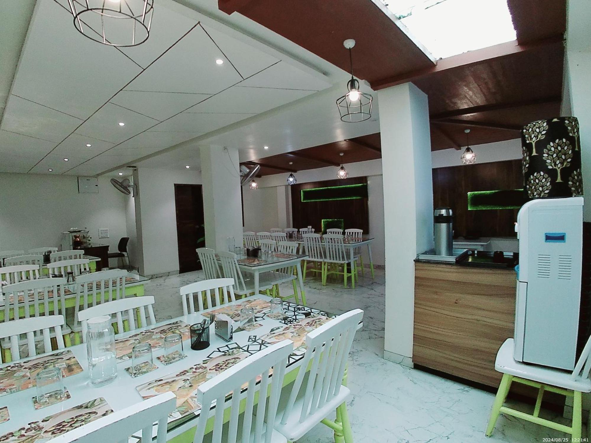 Hotel Sai Pratik, Newly Built Up, Complimentary Shuttle To The Temple Ширді Екстер'єр фото